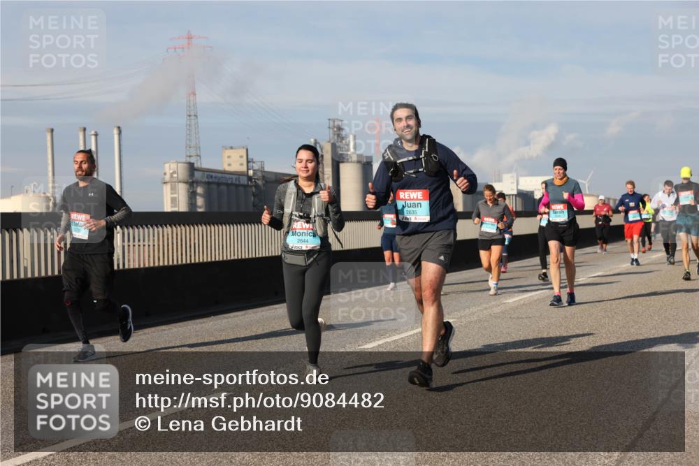 03.10.2025 - Köhlbrandbrückenlauf Lena Gebhardt http://msf.ph/oto/9084482 03.10.2025 10:05:16 Position 2 2644, 2635 meine-sportfotos.de