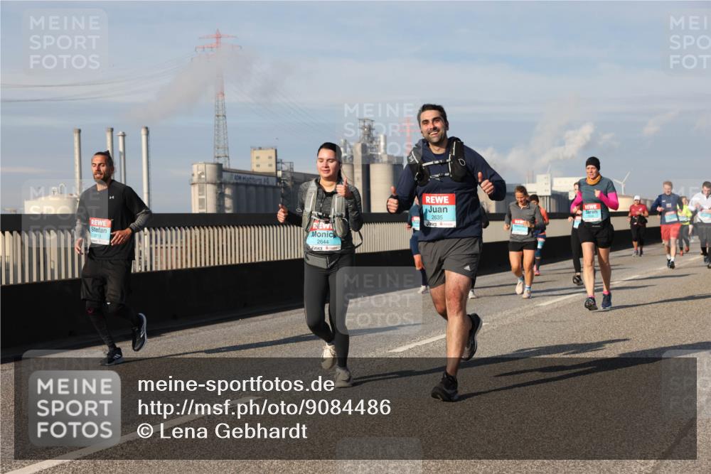 03.10.2025 - Köhlbrandbrückenlauf Lena Gebhardt http://msf.ph/oto/9084486 03.10.2025 10:05:16 Position 2 2779, 2644, 2635 meine-sportfotos.de