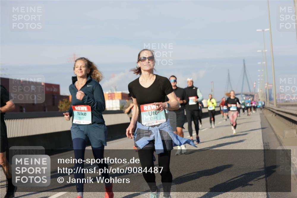 03.10.2025 - Köhlbrandbrückenlauf Jannik Wohlers http://msf.ph/oto/9084487 03.10.2025 09:56:21 Position 3 1327, 1331 meine-sportfotos.de