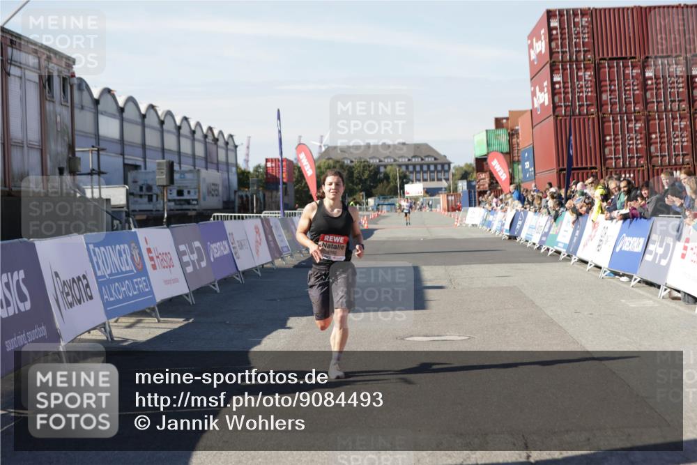 03.10.2025 - Köhlbrandbrückenlauf Jannik Wohlers http://msf.ph/oto/9084493 03.10.2025 12:52:01 Ziel 4092 meine-sportfotos.de