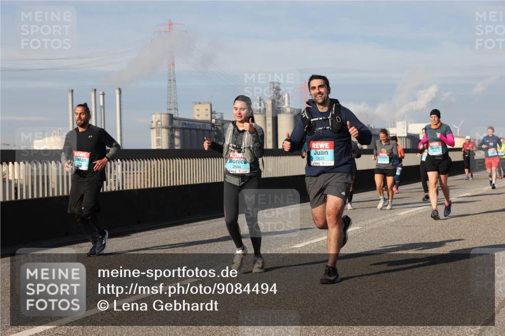 03.10.2025 - Köhlbrandbrückenlauf Lena Gebhardt http://msf.ph/oto/9084494 03.10.2025 10:05:16 Position 2 2644, 2635 meine-sportfotos.de