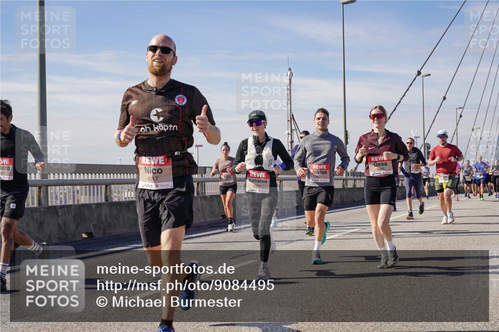 03.10.2025 - Köhlbrandbrückenlauf Michael Burmester http://msf.ph/oto/9084495 03.10.2025 12:42:39 Position 2 565, 4217, 4151, 4490, 4685 meine-sportfotos.de