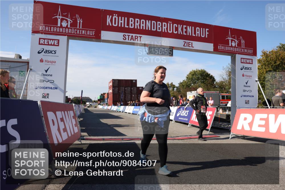 03.10.2025 - Köhlbrandbrückenlauf Lena Gebhardt http://msf.ph/oto/9084507 03.10.2025 13:50:56 Ziel 4851, 5472, 5595, 5992 meine-sportfotos.de