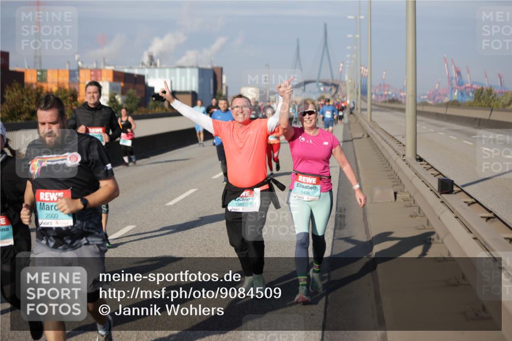 03.10.2025 - Köhlbrandbrückenlauf Jannik Wohlers http://msf.ph/oto/9084509 03.10.2025 10:06:52 Position 3 2000, 1552, 1436 meine-sportfotos.de