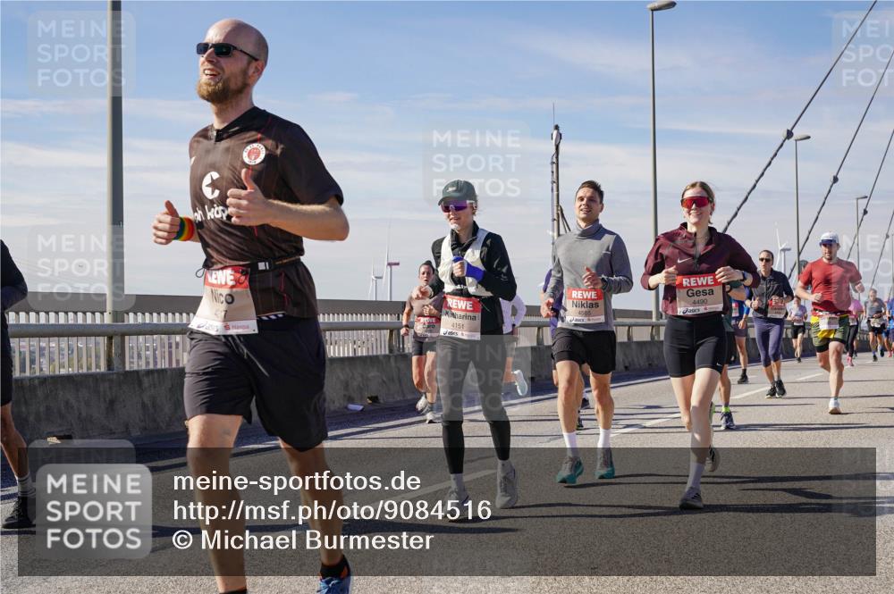 03.10.2025 - Köhlbrandbrückenlauf Michael Burmester http://msf.ph/oto/9084516 03.10.2025 12:42:39 Position 2 4217, 4151, 4490 meine-sportfotos.de