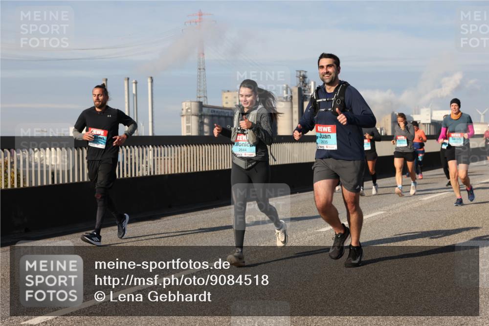 03.10.2025 - Köhlbrandbrückenlauf Lena Gebhardt http://msf.ph/oto/9084518 03.10.2025 10:05:16 Position 2 2644, 2635 meine-sportfotos.de