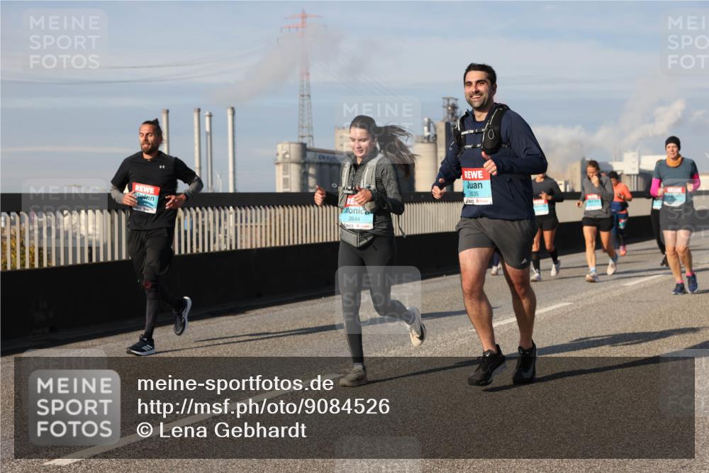 03.10.2025 - Köhlbrandbrückenlauf Lena Gebhardt http://msf.ph/oto/9084526 03.10.2025 10:05:16 Position 2 2644, 2635 meine-sportfotos.de