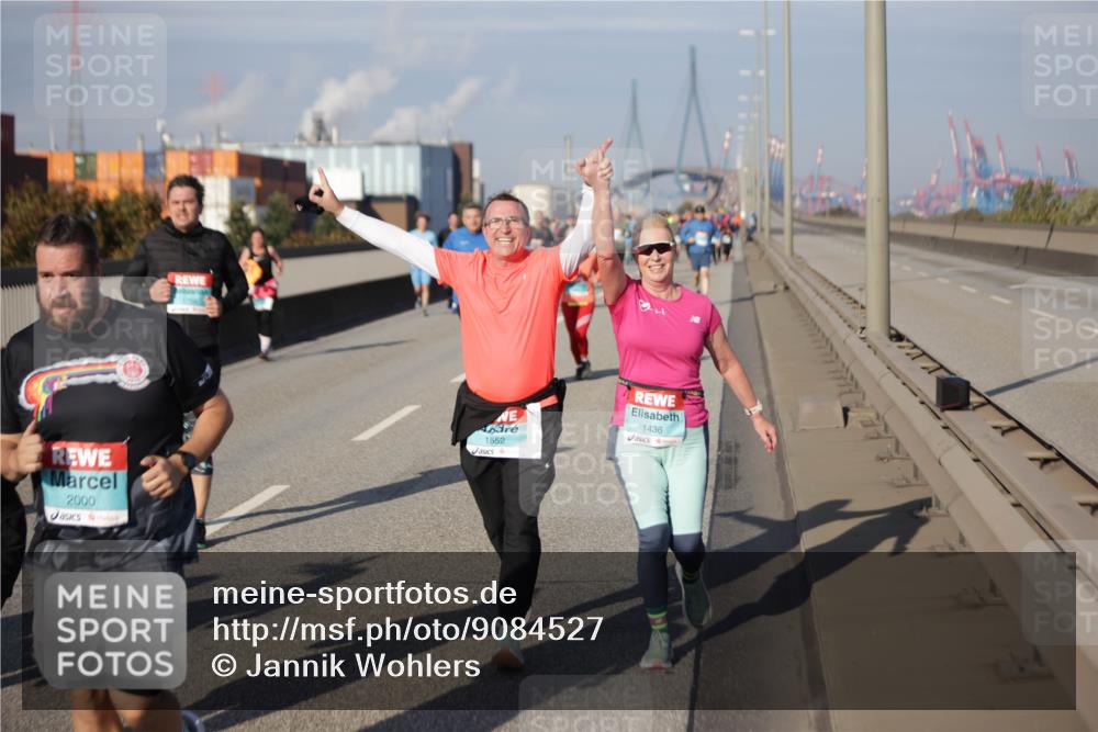 03.10.2025 - Köhlbrandbrückenlauf Jannik Wohlers http://msf.ph/oto/9084527 03.10.2025 10:06:52 Position 3 2000, 1552, 1436 meine-sportfotos.de