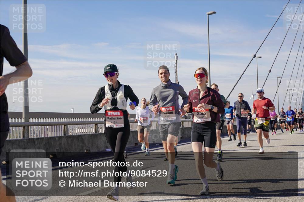 03.10.2025 - Köhlbrandbrückenlauf Michael Burmester http://msf.ph/oto/9084529 03.10.2025 12:42:39 Position 2 4151, 4585, 4490 meine-sportfotos.de