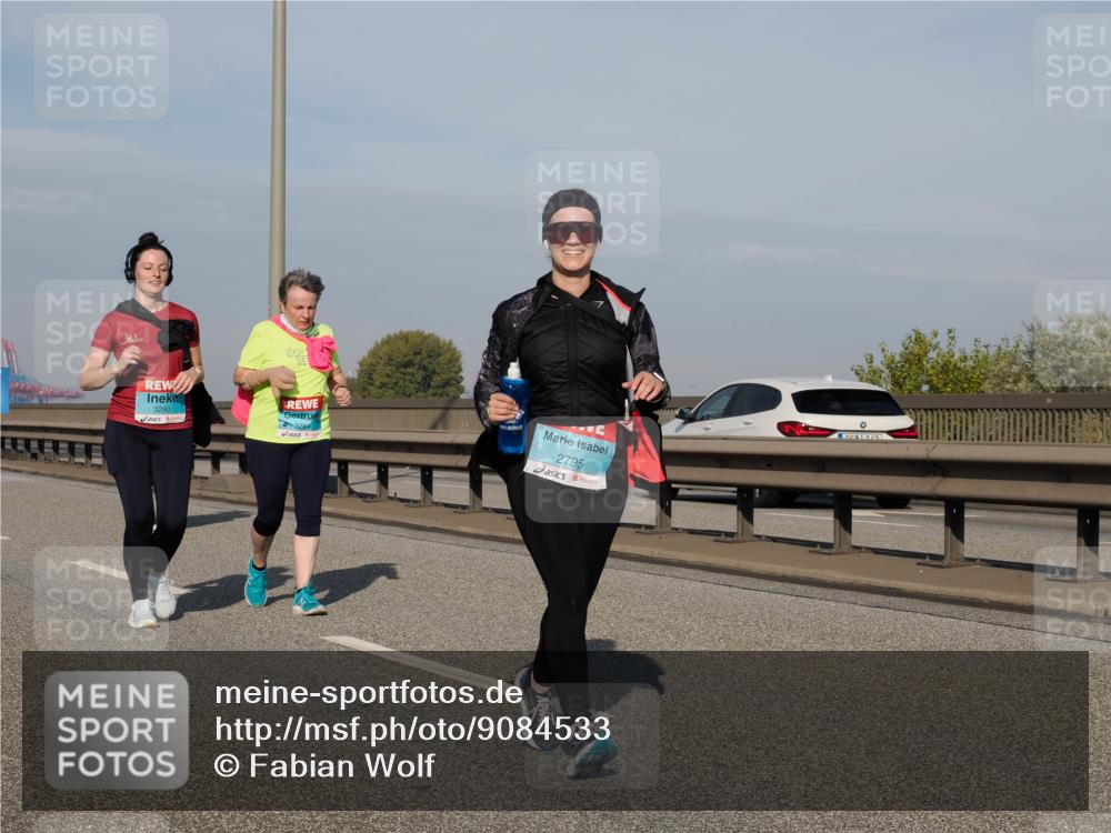 03.10.2025 - Köhlbrandbrückenlauf Fabian Wolf http://msf.ph/oto/9084533 03.10.2025 10:19:55 Position 3 3290, 3289, 2795, 0 meine-sportfotos.de