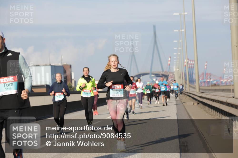 03.10.2025 - Köhlbrandbrückenlauf Jannik Wohlers http://msf.ph/oto/9084535 03.10.2025 09:56:24 Position 3 3435, 3445 meine-sportfotos.de