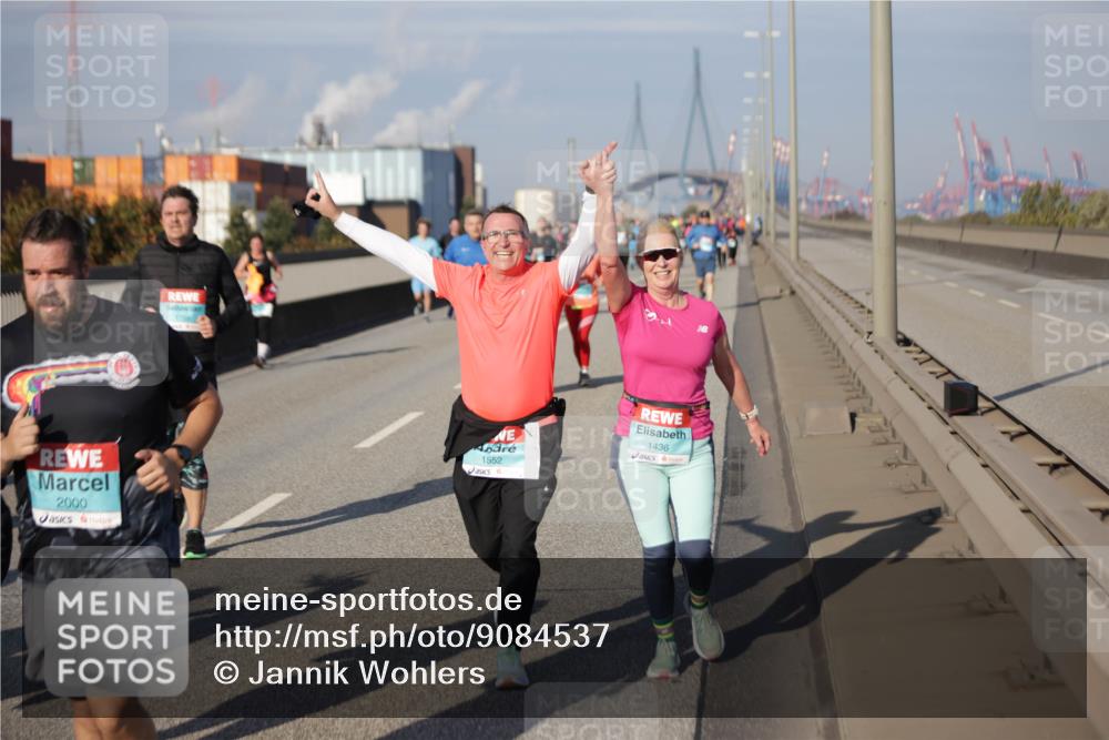 03.10.2025 - Köhlbrandbrückenlauf Jannik Wohlers http://msf.ph/oto/9084537 03.10.2025 10:06:52 Position 3 2000, 1552, 1436 meine-sportfotos.de