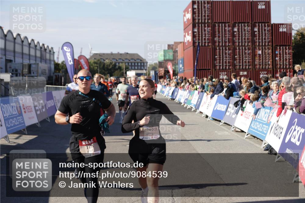 03.10.2025 - Köhlbrandbrückenlauf Jannik Wohlers http://msf.ph/oto/9084539 03.10.2025 13:18:30 Ziel 4154, 4280, 4341, 4560, 4760, 4819, 4826, 4882, 5178, 5192, 5379, 5440, 5722, 5816, 6084, 6700, 6758 meine-sportfotos.de