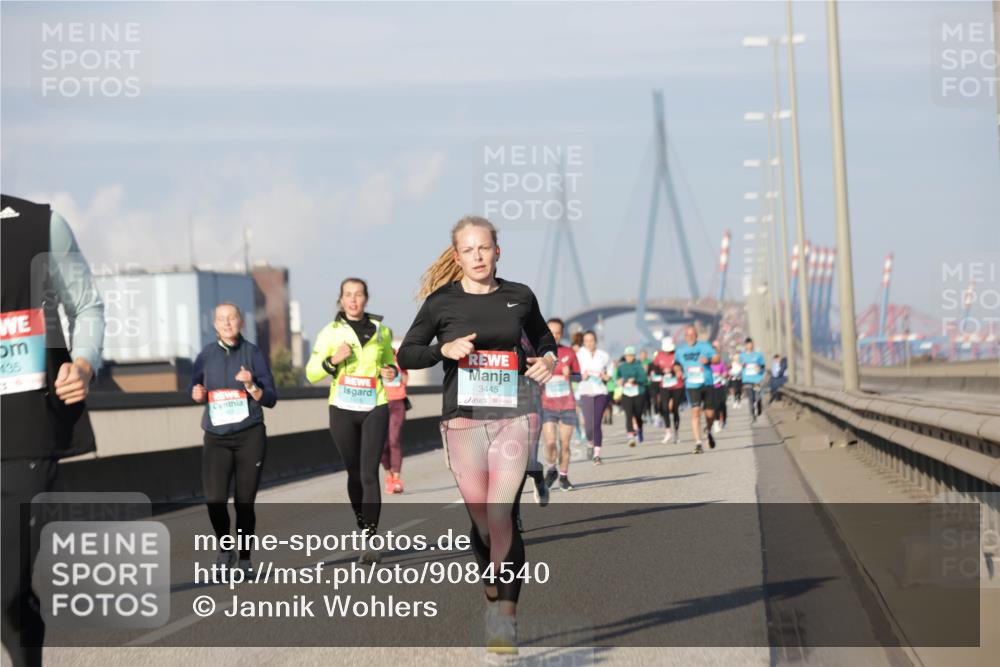 03.10.2025 - Köhlbrandbrückenlauf Jannik Wohlers http://msf.ph/oto/9084540 03.10.2025 09:56:24 Position 3 425, 3445 meine-sportfotos.de