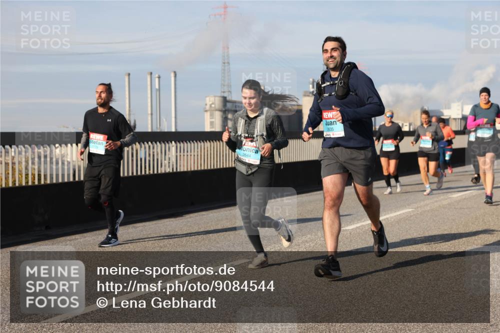 03.10.2025 - Köhlbrandbrückenlauf Lena Gebhardt http://msf.ph/oto/9084544 03.10.2025 10:05:16 Position 2 2644, 2635 meine-sportfotos.de