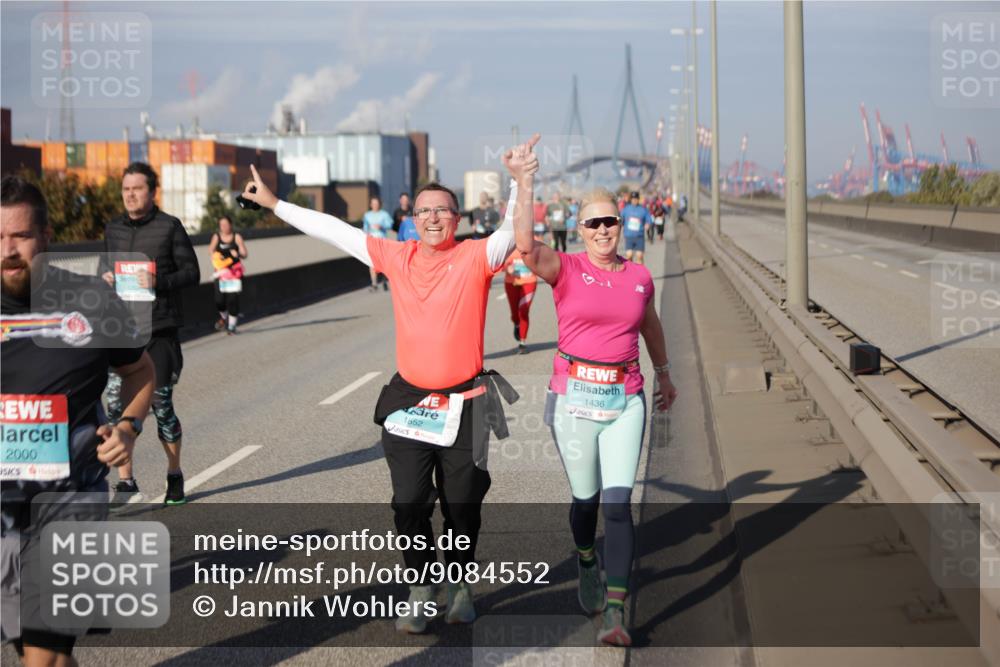 03.10.2025 - Köhlbrandbrückenlauf Jannik Wohlers http://msf.ph/oto/9084552 03.10.2025 10:06:53 Position 3 2000, 1552, 1436 meine-sportfotos.de