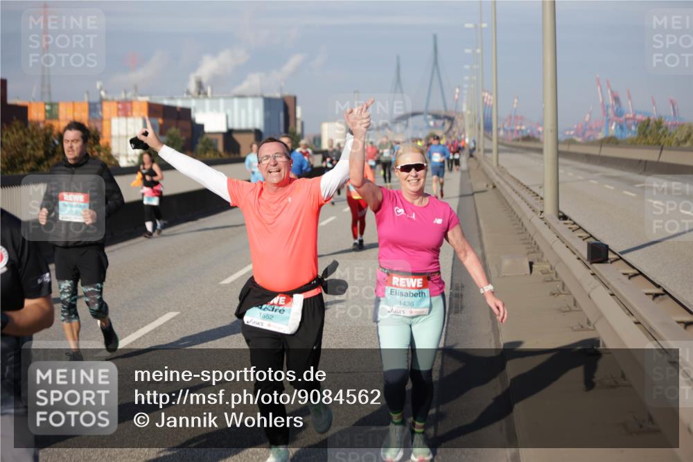 03.10.2025 - Köhlbrandbrückenlauf Jannik Wohlers http://msf.ph/oto/9084562 03.10.2025 10:06:53 Position 3 1759, 1552, 1436 meine-sportfotos.de