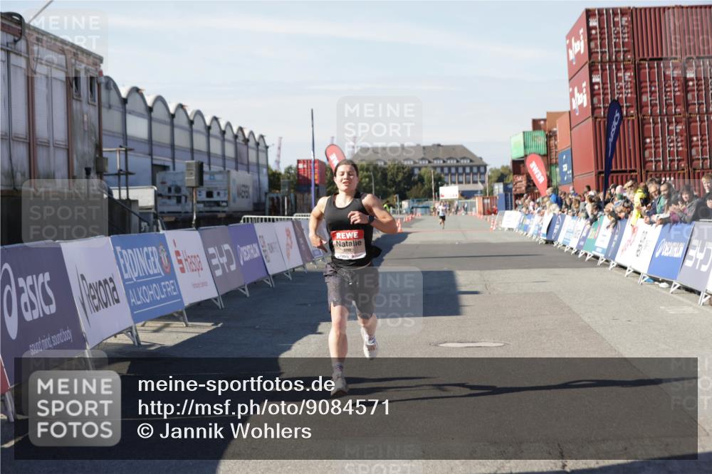 03.10.2025 - Köhlbrandbrückenlauf Jannik Wohlers http://msf.ph/oto/9084571 03.10.2025 12:52:02 Ziel 4092 meine-sportfotos.de