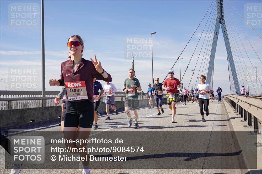 03.10.2025 - Köhlbrandbrückenlauf Michael Burmester http://msf.ph/oto/9084574 03.10.2025 12:42:40 Position 2 4490 meine-sportfotos.de