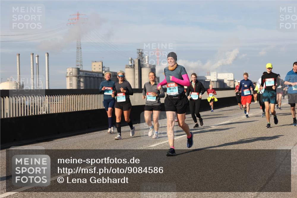 03.10.2025 - Köhlbrandbrückenlauf Lena Gebhardt http://msf.ph/oto/9084586 03.10.2025 10:05:18 Position 2 1998, 1394, 1577 meine-sportfotos.de