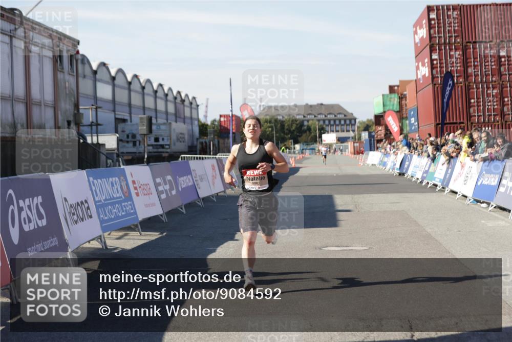 03.10.2025 - Köhlbrandbrückenlauf Jannik Wohlers http://msf.ph/oto/9084592 03.10.2025 12:52:02 Ziel 4092 meine-sportfotos.de