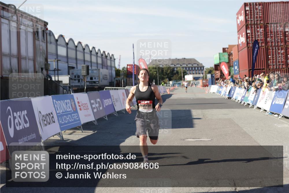 03.10.2025 - Köhlbrandbrückenlauf Jannik Wohlers http://msf.ph/oto/9084606 03.10.2025 12:52:02 Ziel 4092 meine-sportfotos.de
