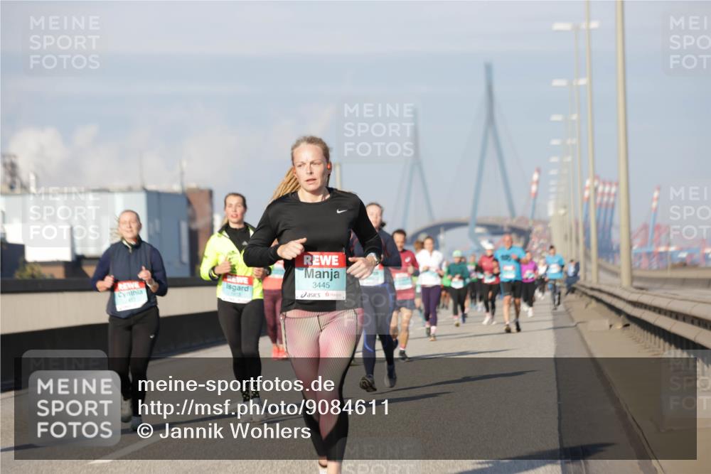03.10.2025 - Köhlbrandbrückenlauf Jannik Wohlers http://msf.ph/oto/9084611 03.10.2025 09:56:24 Position 3 1915, 3445 meine-sportfotos.de