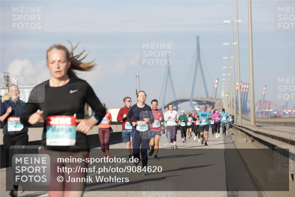 03.10.2025 - Köhlbrandbrückenlauf Jannik Wohlers http://msf.ph/oto/9084620 03.10.2025 09:56:26 Position 3 1654, 44 meine-sportfotos.de