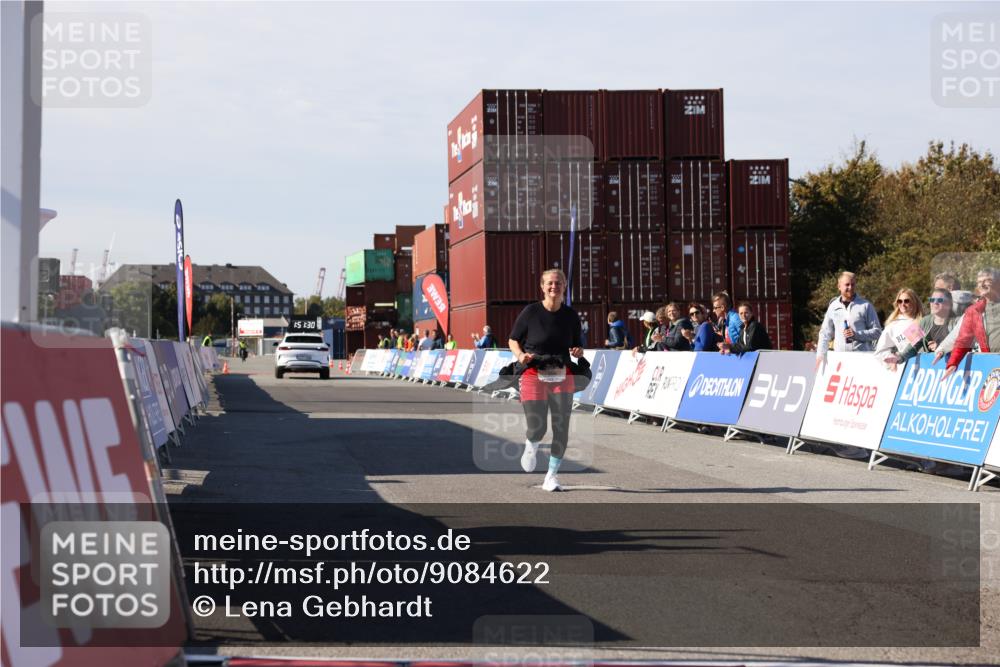 03.10.2025 - Köhlbrandbrückenlauf Lena Gebhardt http://msf.ph/oto/9084622 03.10.2025 13:51:31 Ziel 5540 meine-sportfotos.de