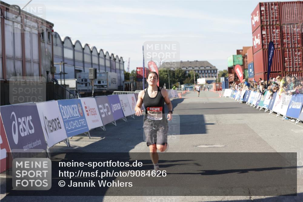 03.10.2025 - Köhlbrandbrückenlauf Jannik Wohlers http://msf.ph/oto/9084626 03.10.2025 12:52:02 Ziel 4092 meine-sportfotos.de