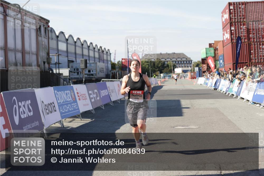 03.10.2025 - Köhlbrandbrückenlauf Jannik Wohlers http://msf.ph/oto/9084639 03.10.2025 12:52:02 Ziel 4092 meine-sportfotos.de