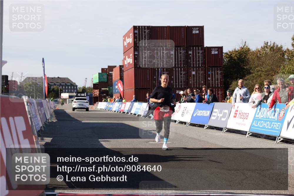 03.10.2025 - Köhlbrandbrückenlauf Lena Gebhardt http://msf.ph/oto/9084640 03.10.2025 13:51:31 Ziel 5540 meine-sportfotos.de