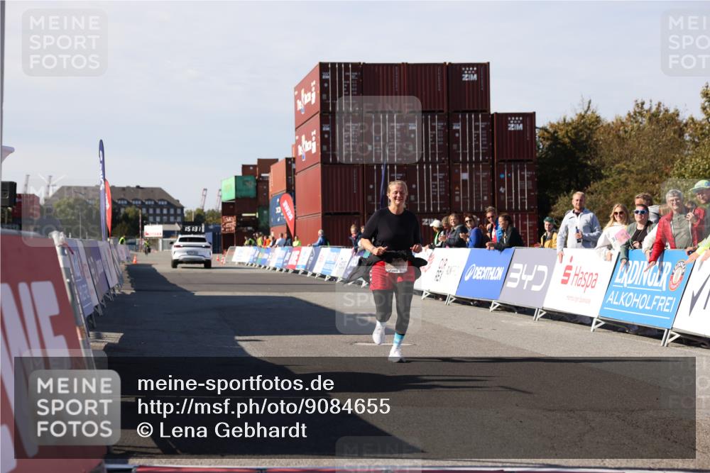 03.10.2025 - Köhlbrandbrückenlauf Lena Gebhardt http://msf.ph/oto/9084655 03.10.2025 13:51:31 Ziel 5540 meine-sportfotos.de