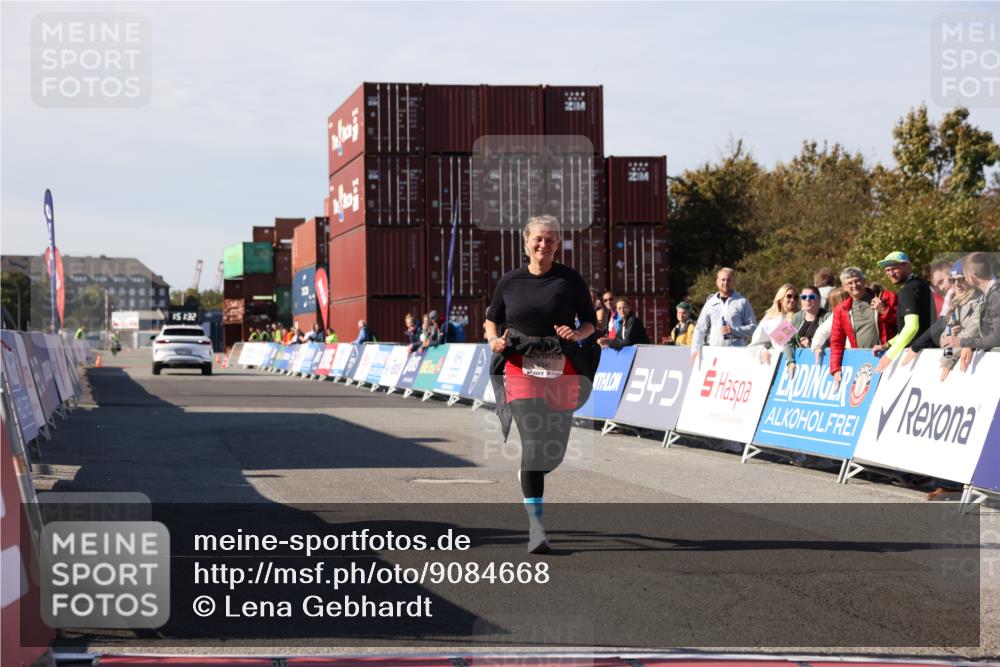 03.10.2025 - Köhlbrandbrückenlauf Lena Gebhardt http://msf.ph/oto/9084668 03.10.2025 13:51:32 Ziel 5540 meine-sportfotos.de
