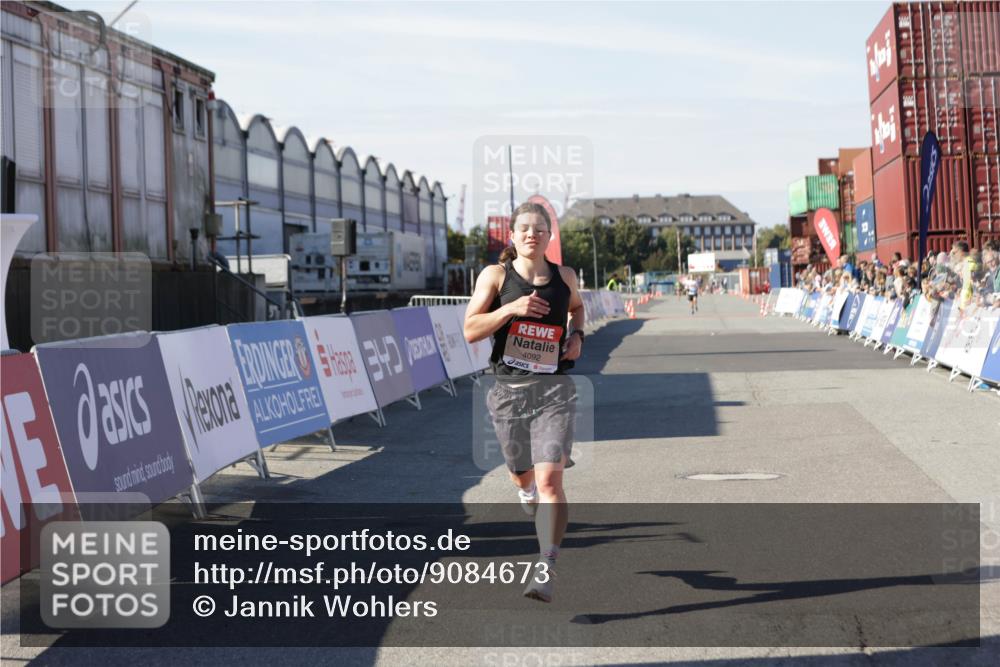 03.10.2025 - Köhlbrandbrückenlauf Jannik Wohlers http://msf.ph/oto/9084673 03.10.2025 12:52:02 Ziel 4092 meine-sportfotos.de