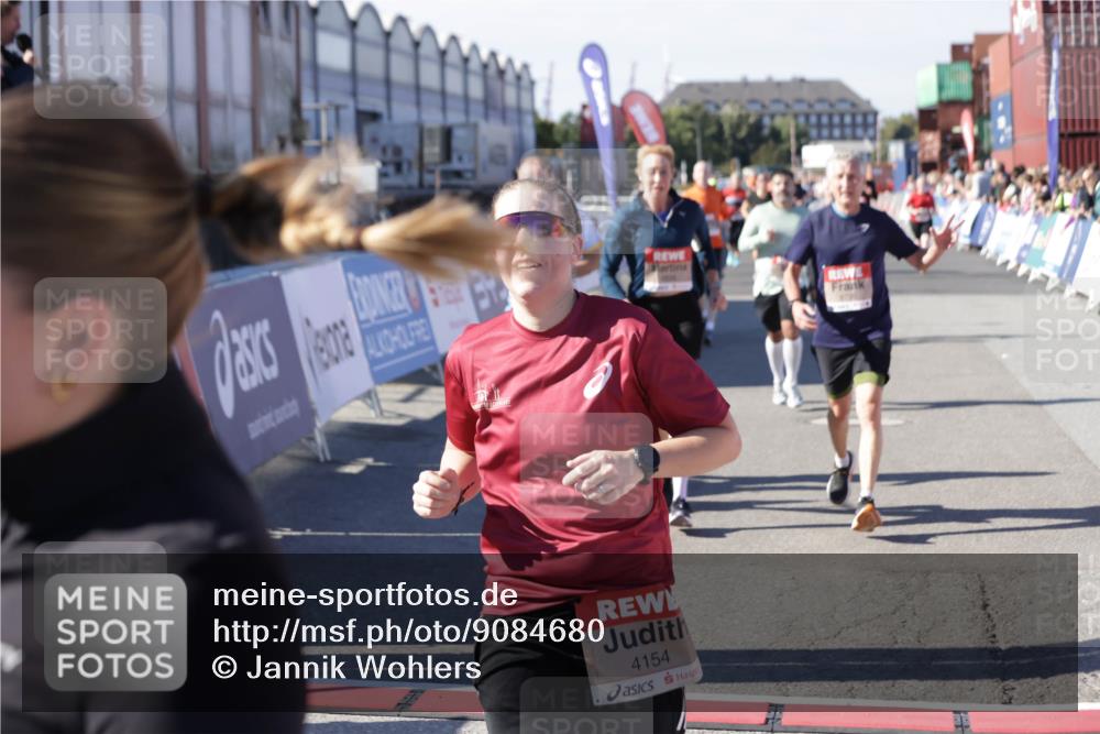 03.10.2025 - Köhlbrandbrückenlauf Jannik Wohlers http://msf.ph/oto/9084680 03.10.2025 13:18:32 Ziel 4154, 4280, 4341, 4560, 4606, 4760, 4796, 4819, 4826, 4882, 5178, 5192, 5440, 5722, 6084, 6700, 6758 meine-sportfotos.de