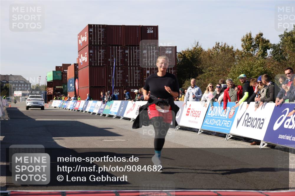 03.10.2025 - Köhlbrandbrückenlauf Lena Gebhardt http://msf.ph/oto/9084682 03.10.2025 13:51:33 Ziel 5540 meine-sportfotos.de