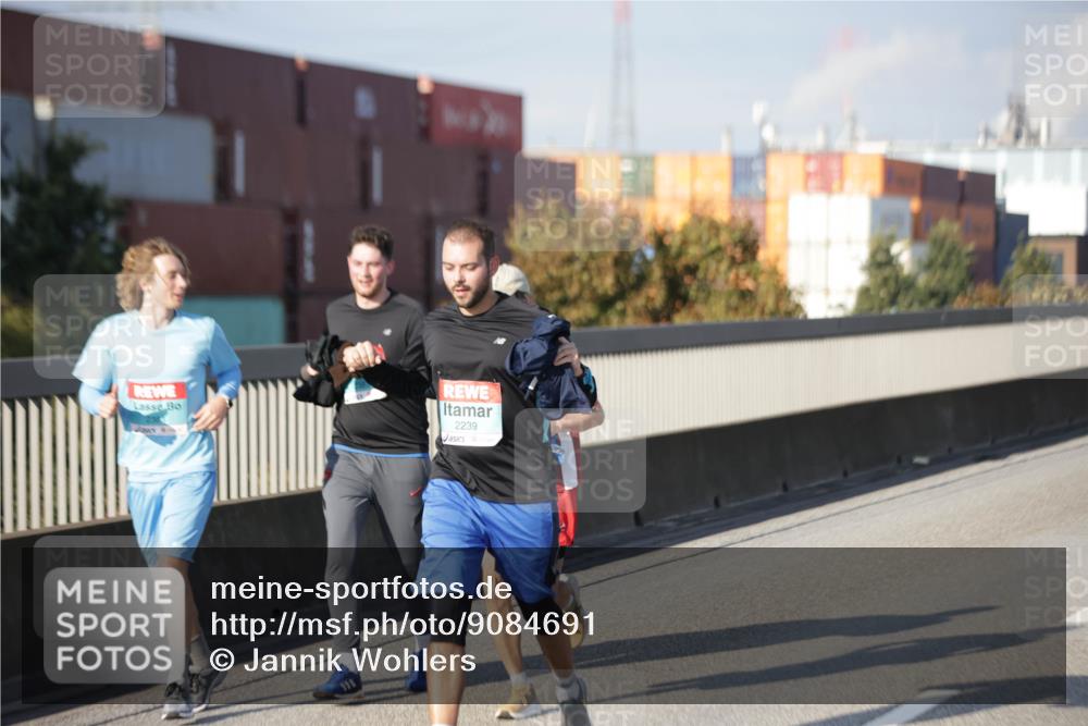 03.10.2025 - Köhlbrandbrückenlauf Jannik Wohlers http://msf.ph/oto/9084691 03.10.2025 10:07:02 Position 3 2239 meine-sportfotos.de