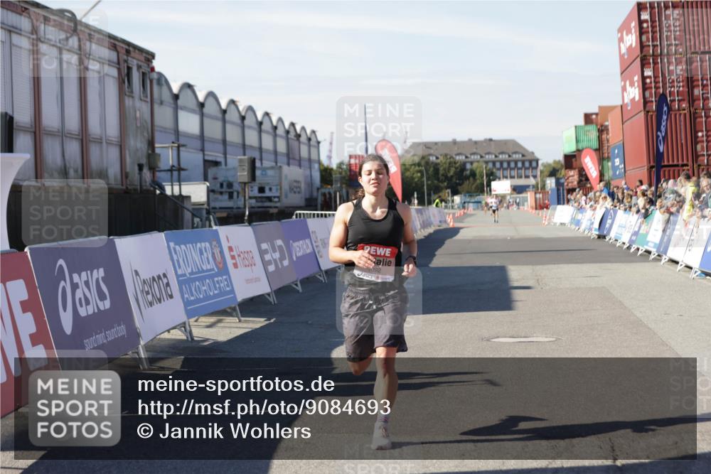 03.10.2025 - Köhlbrandbrückenlauf Jannik Wohlers http://msf.ph/oto/9084693 03.10.2025 12:52:02 Ziel 4092 meine-sportfotos.de