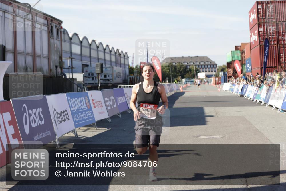 03.10.2025 - Köhlbrandbrückenlauf Jannik Wohlers http://msf.ph/oto/9084706 03.10.2025 12:52:02 Ziel 4092 meine-sportfotos.de