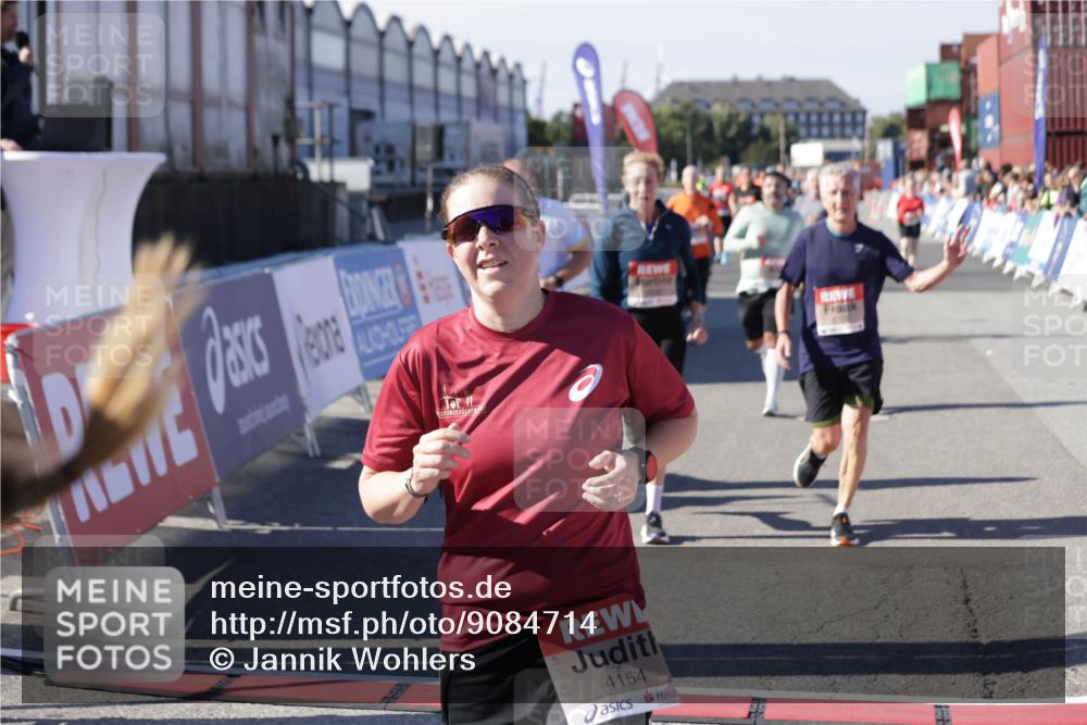03.10.2025 - Köhlbrandbrückenlauf Jannik Wohlers http://msf.ph/oto/9084714 03.10.2025 13:18:32 Ziel 4154, 4280, 4341, 4560, 4606, 4760, 4796, 4819, 4826, 4882, 5178, 5192, 5440, 5722, 6084, 6700, 6758 meine-sportfotos.de