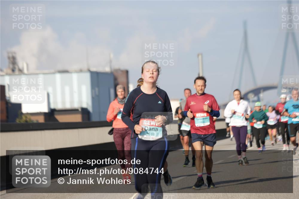 03.10.2025 - Köhlbrandbrückenlauf Jannik Wohlers http://msf.ph/oto/9084744 03.10.2025 09:56:28 Position 3 654, 1945 meine-sportfotos.de