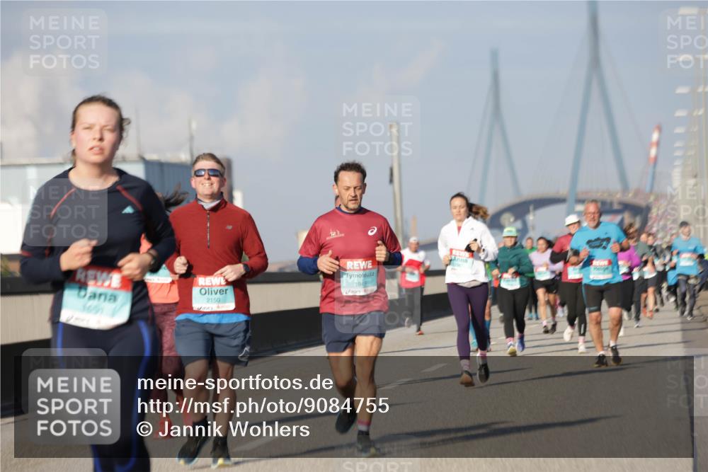 03.10.2025 - Köhlbrandbrückenlauf Jannik Wohlers http://msf.ph/oto/9084755 03.10.2025 09:56:29 Position 3 2150, 1945 meine-sportfotos.de