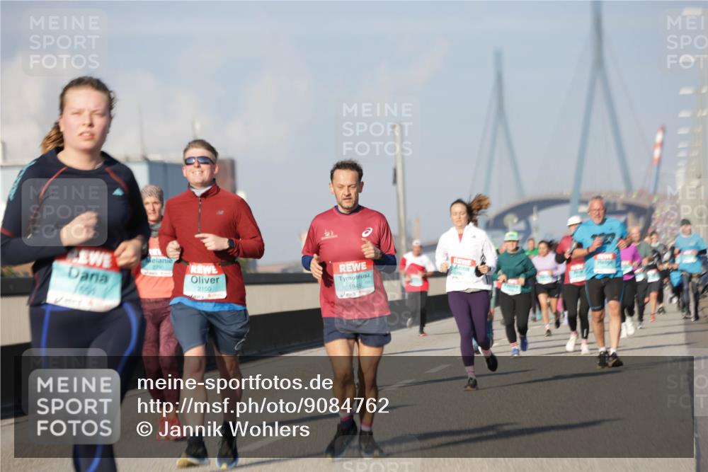 03.10.2025 - Köhlbrandbrückenlauf Jannik Wohlers http://msf.ph/oto/9084762 03.10.2025 09:56:29 Position 3 2150, 1945 meine-sportfotos.de