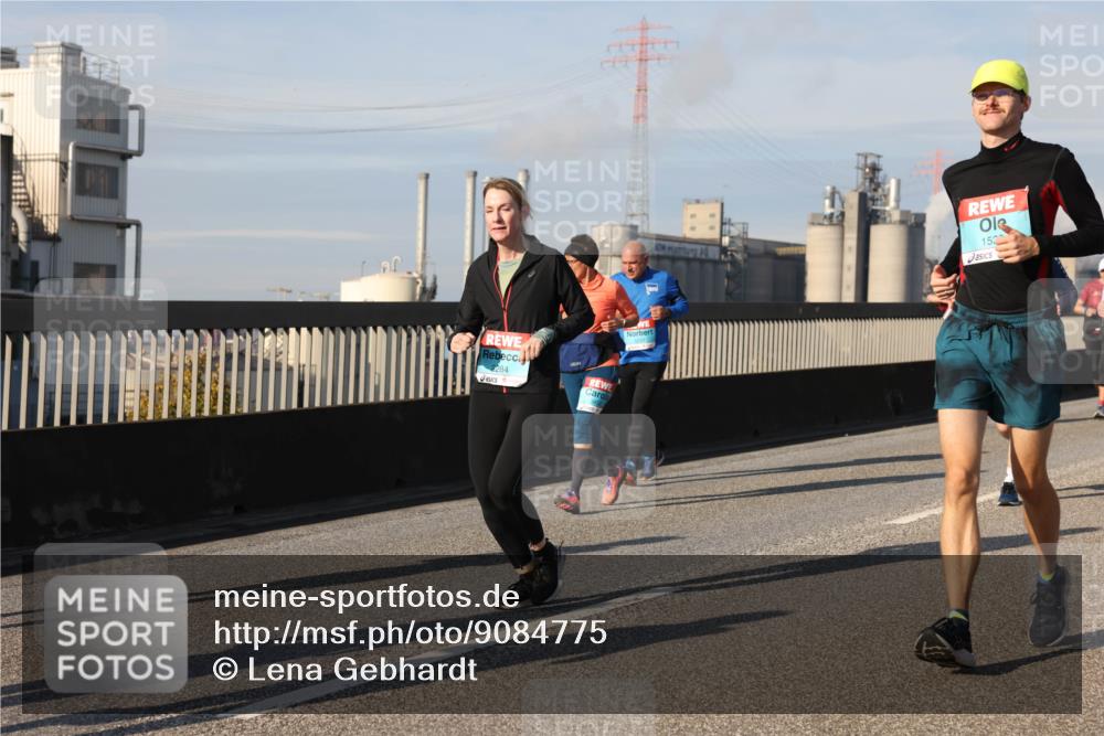03.10.2025 - Köhlbrandbrückenlauf Lena Gebhardt http://msf.ph/oto/9084775 03.10.2025 10:05:22 Position 2 2284, 3432, 150 meine-sportfotos.de
