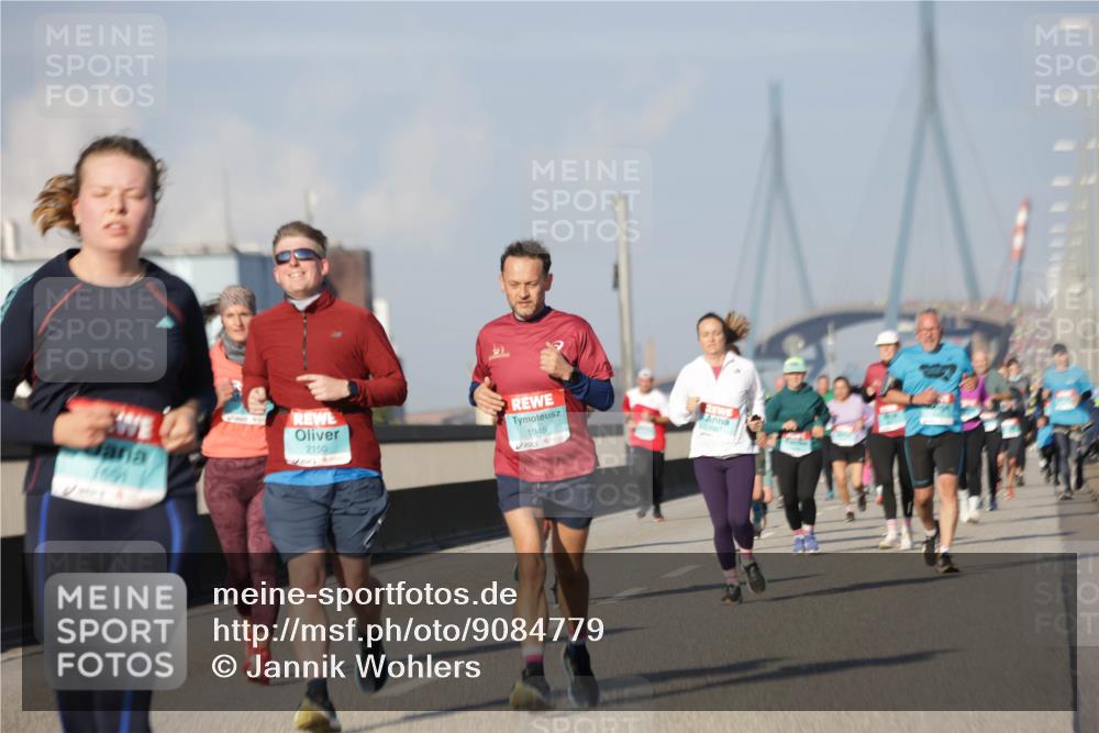 03.10.2025 - Köhlbrandbrückenlauf Jannik Wohlers http://msf.ph/oto/9084779 03.10.2025 09:56:29 Position 3 2150, 1945, 1387 meine-sportfotos.de