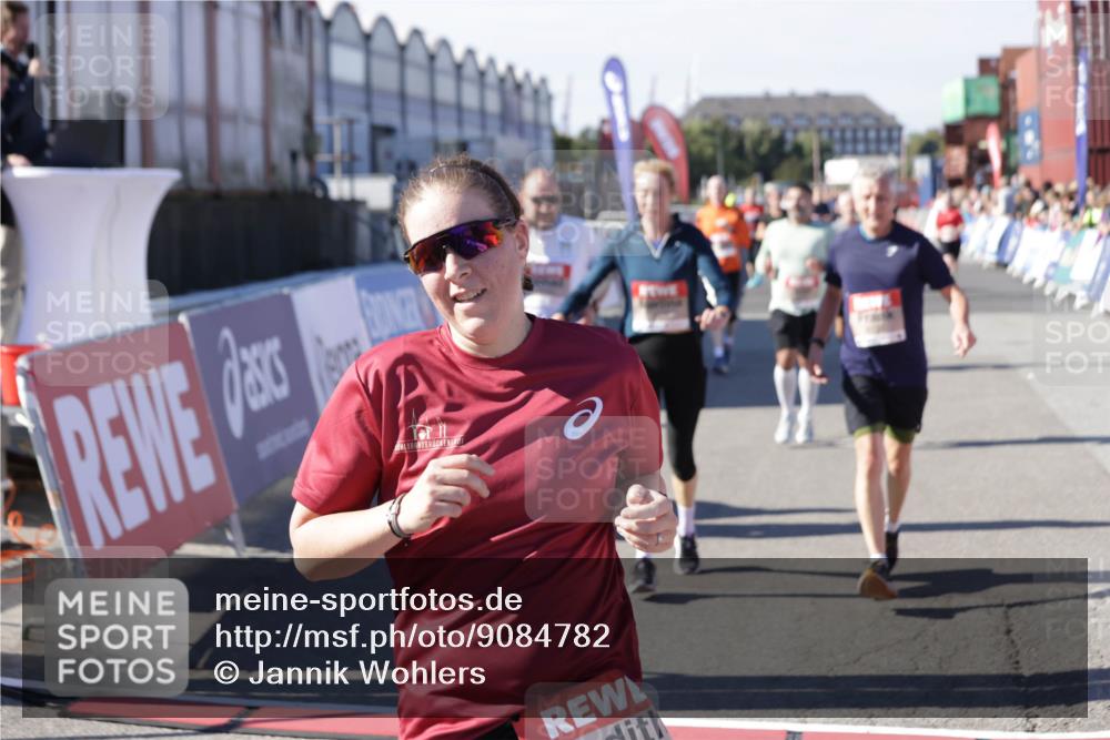 03.10.2025 - Köhlbrandbrückenlauf Jannik Wohlers http://msf.ph/oto/9084782 03.10.2025 13:18:32 Ziel 4154, 4280, 4341, 4560, 4606, 4760, 4796, 4819, 4826, 4882, 5178, 5192, 5440, 5722, 6084, 6700, 6758 meine-sportfotos.de