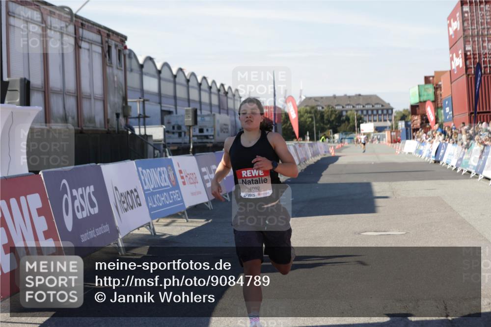 03.10.2025 - Köhlbrandbrückenlauf Jannik Wohlers http://msf.ph/oto/9084789 03.10.2025 12:52:02 Ziel 4092 meine-sportfotos.de