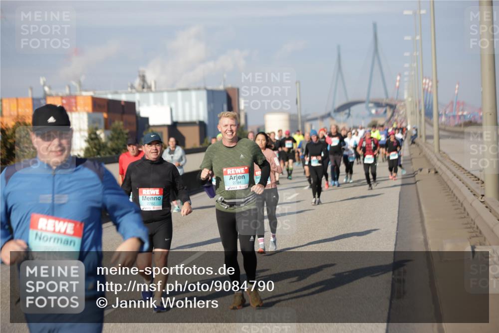 03.10.2025 - Köhlbrandbrückenlauf Jannik Wohlers http://msf.ph/oto/9084790 03.10.2025 10:07:06 Position 3 2001, 2782, 2784 meine-sportfotos.de