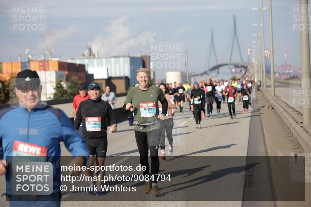 03.10.2025 - Köhlbrandbrückenlauf Jannik Wohlers http://msf.ph/oto/9084794 03.10.2025 10:07:06 Position 3 2001, 2782, 2784 meine-sportfotos.de